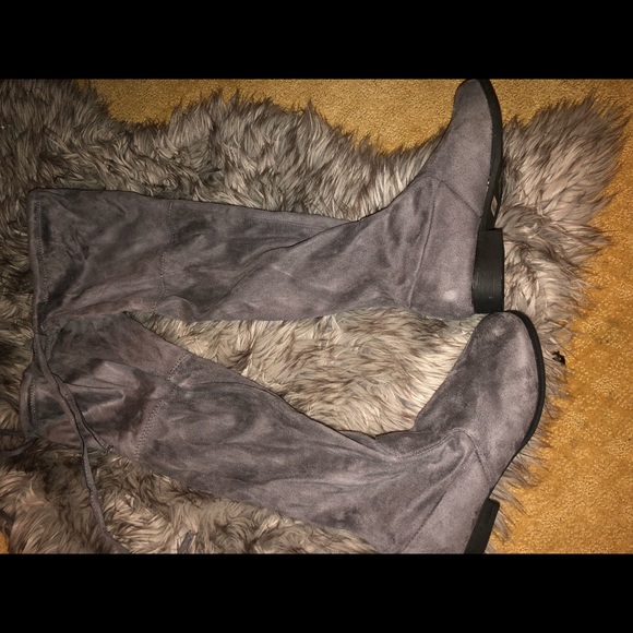 Gray knee high boots - Picture 2 of 5
